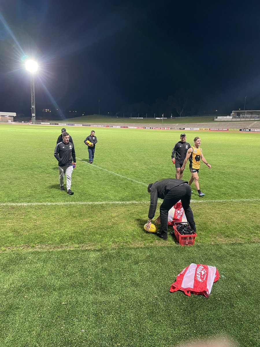 Dsincs's tweet photo. .@omfnl squad hard at it tonight @LPFNC are in preparation for the match against the @GVLeague #AshWilson #PassionLivesHere https://t.co/2R5rRwg0Th