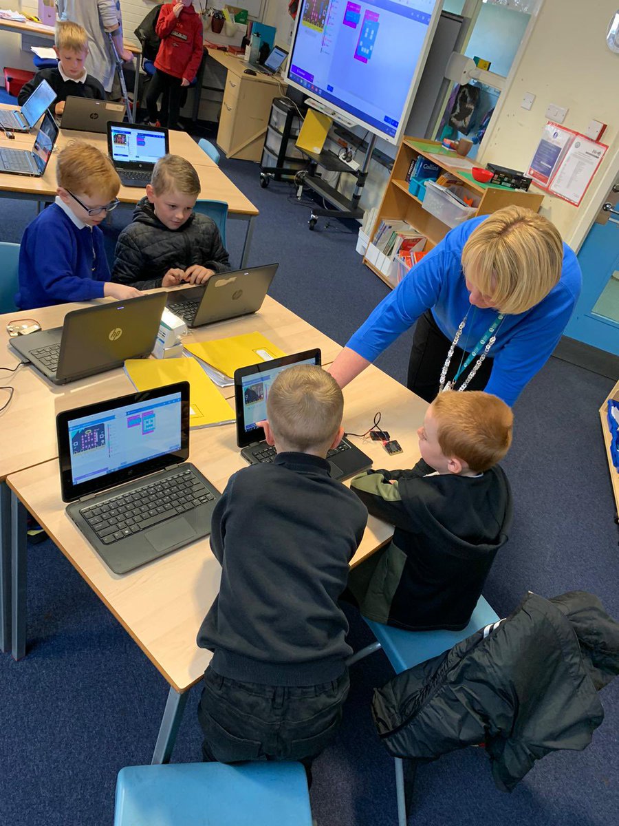 MethilhillPS's tweet photo. P3/4 have some very special visitors today. @LouiseE_Foreman @CodingLorna are sharing some @microbit_edu learning with our pupils. @FifeDigiLearn #microbitScot https://t.co/kncgC1D2l3