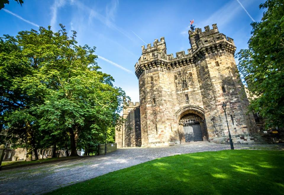 LancasterGuide's tweet photo. A lovely day for a stroll around Castle Hill! 🌞 Join us at 2pm this afternoon at #LancasterCastle gateway to explore the oldest parts of the City of #Lancaster. £8/£6 fee. 90 minute tour. #LoveLancaster #TourGuide #Tourism #LocalHistory #Lancashire https://t.co/M11SMwDLth