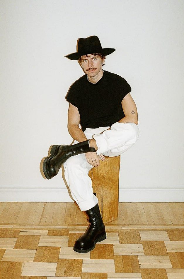 Ruslan Baginsky ile moda dünyasının Ukrayna’ya nasıl yardımcı olabileceği ve farkındalığı nasıl daha fazla yayabileceğimiz üzerine özel bir sohbet gerçekleştirdik…
drycleanonlymagazine.com/dco-x-ruslan-b…
#moda #ruslanbaginsky #ukrayna #drycleanonlymagazine