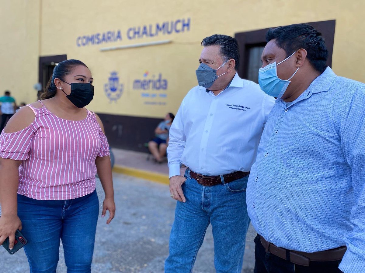 Rich_Asc's tweet photo. Platiqué con mi amigo el comisario #CanchebernabeChocorrol de lo que el Alcalde @RenanBarrera y el @AyuntaMerida quieren para apoyarlo y por lo logrado en #Chalmuch ; la remodelación de los baños de la cancha quedó muy bien. Felicidades amigo 🎉🎊🙏🍾💯👍🖖

#RegidorContigo🌱❤️ https://t.co/3ajNVV2lXl