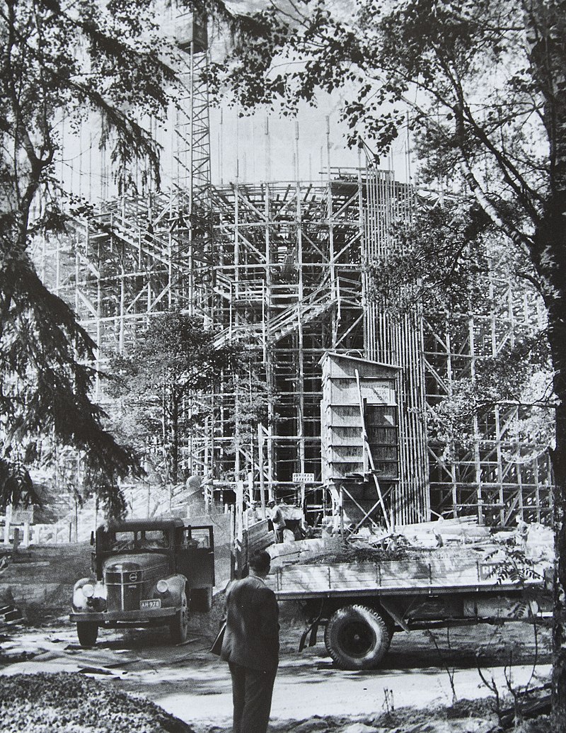 RT @DegradedOrbit: Construction of Lauttasaari Water Tower, Helsinki, 1958. Demolished in 2015. https://t.co/yM7UIsxcja