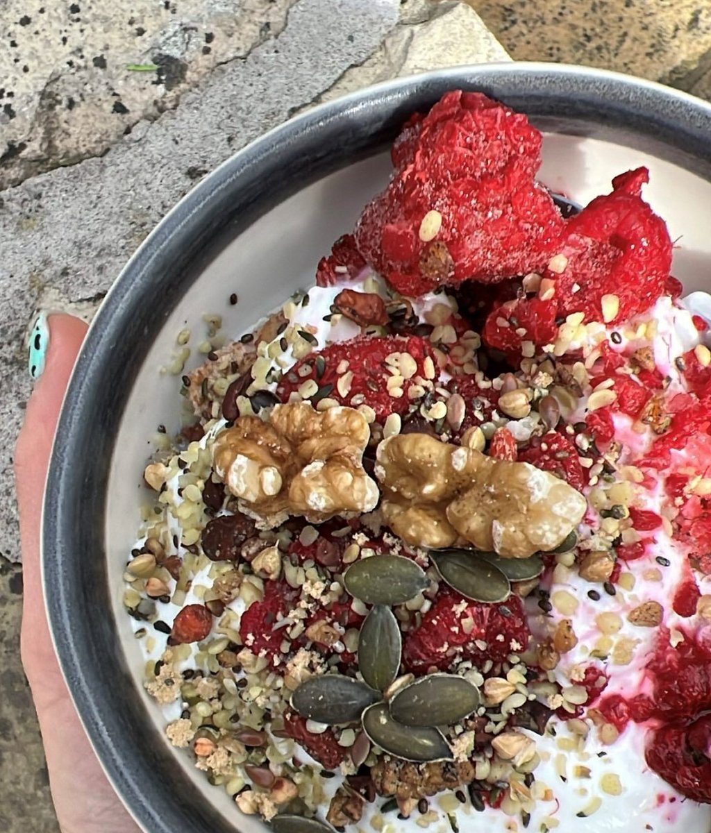 A beautiful bowl of gluten-free goodness 😋 try a handful of tasty seeds or nuts to add some crunch to your breakfast! 🥜
#Nutribrex #GlutenFree #GlutenFreeRecipes #GlutenFreeBreakfast #GlutenFreeIdeas