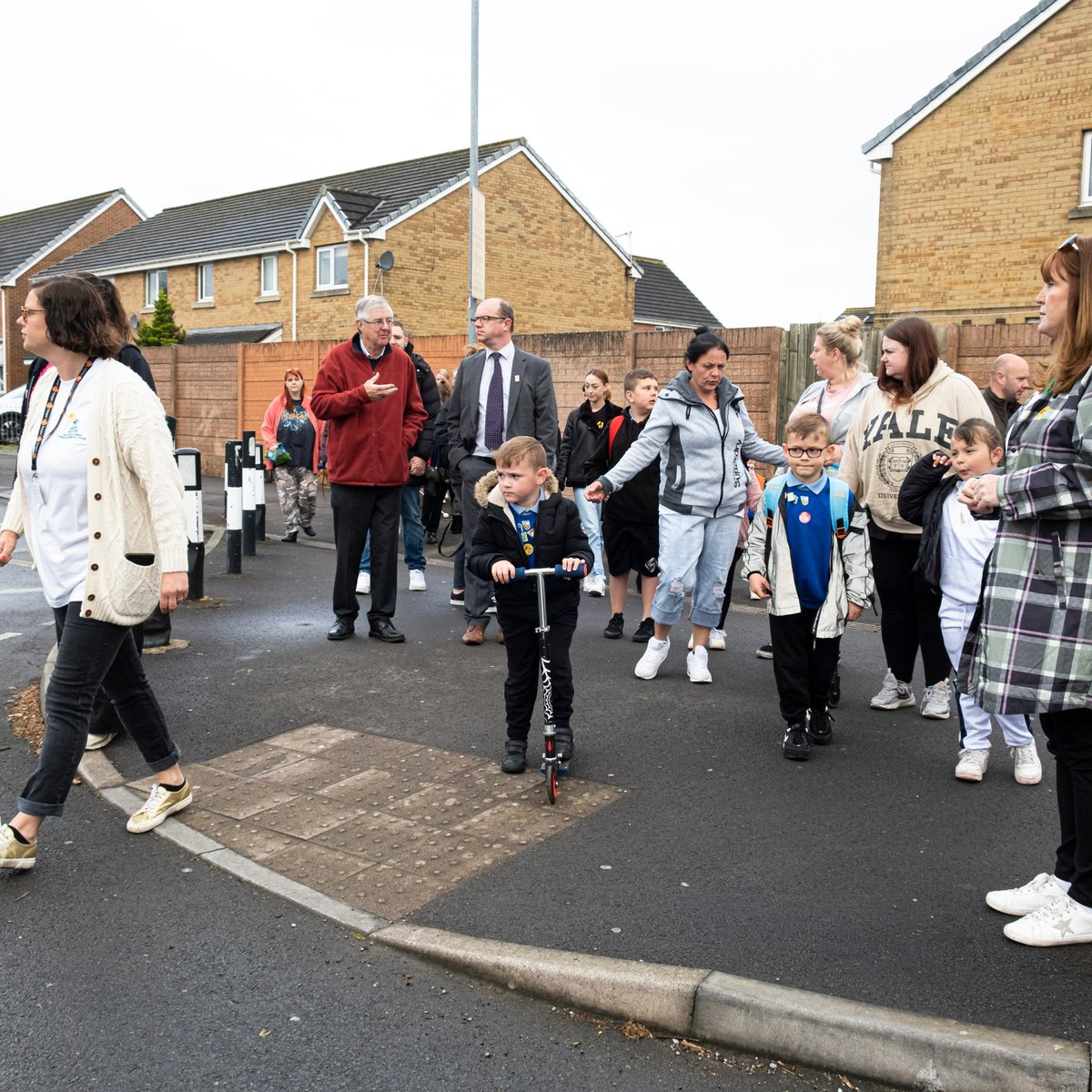 cardiffcouncil's tweet photo. 🛴 🚶 This #walktoschoolweek schools across Cardiff are encouraging pupils & parents to actively travel to school by walking, wheeling, cycling, scooting or Park and Stride. @SchoolTrelai has increased its active travel from 55% to 75%. https://t.co/ZznU8XpNuu @LStreetsCymru https://t.co/dGBUNQ2Ilf