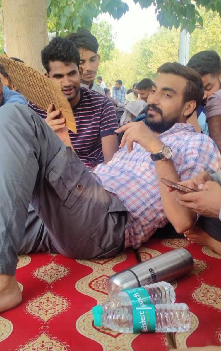 anoops288's tweet image. #Release_Vivek_Sir
#Release_Vivek_Sir
#Release_Vivek_Sir
#SIT_INVESTIGATION_OF_UPSI__2021 
#SIT_INVESTIGATION_OF_UPSI__2021 
आज मुझे इतना दुख हो रहा है,विवेक सर को नजर बंद कर दिया गया,हमारे सर तीन दिन से भूखे प्यासे है,भर्ती बोर्ड अपना मुंह छिपाने के लिए ये सब कर रही है....