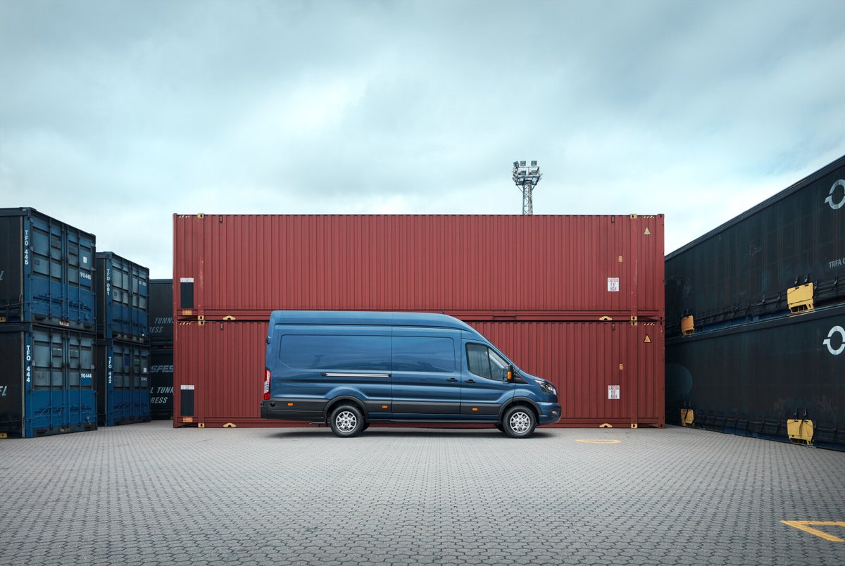 Ewelina96092055's tweet photo. Nie samym E-Transitem Ford stoi. Spalinowy Transit w 2022 roku stał się jeszcze bardziej komfortowy, innowacyjny i bezpieczny.
Więcej: https://t.co/ki0kcHpzY3
#FordPro #Transit #GoFordPro https://t.co/Pay0MWx314