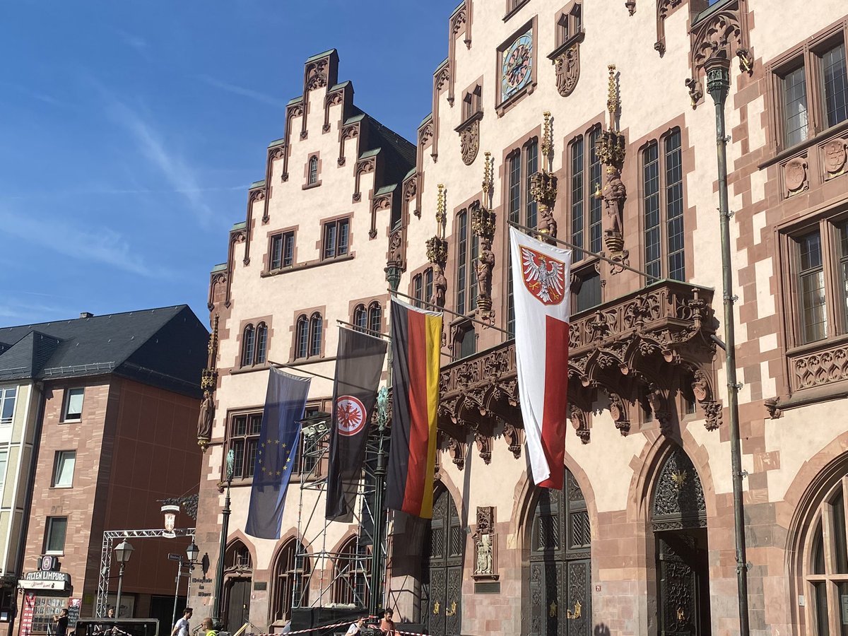 frankfurt's tweet photo. @eintracht Frankfurt preparations! #uefa #finals #Sevilla https://t.co/lhFFXvvUZl