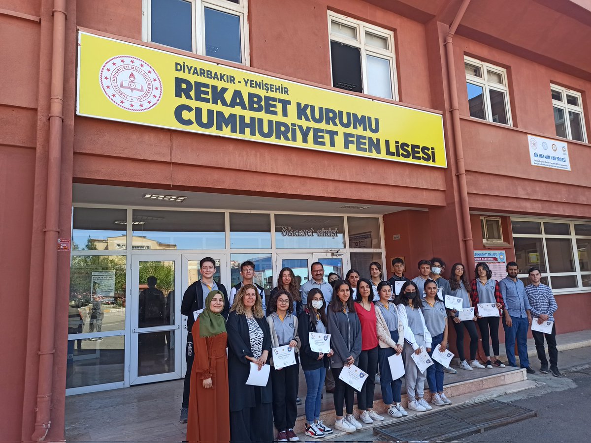 CFL'de <a href="/birlikteguzeli/">#birliktegüzelizCFL</a> z..
"Birlikte Güzeliz" yardım kampanyasını büyük başarı ile tamamlayan öğrencilerimize teşekkür ve katılım sertifikalarını verdik.
Bu güzel ve örnek çalışma için gençlerimizi ve öğretmenlerini tebrik ediyoruz
<a href="/besikci_murat/">Murat BEŞİKCİ</a> <a href="/Murat4Kucukali/">Murat Küçükali</a> <a href="/husamettin_atli/">Hüsamettin ATLI</a>