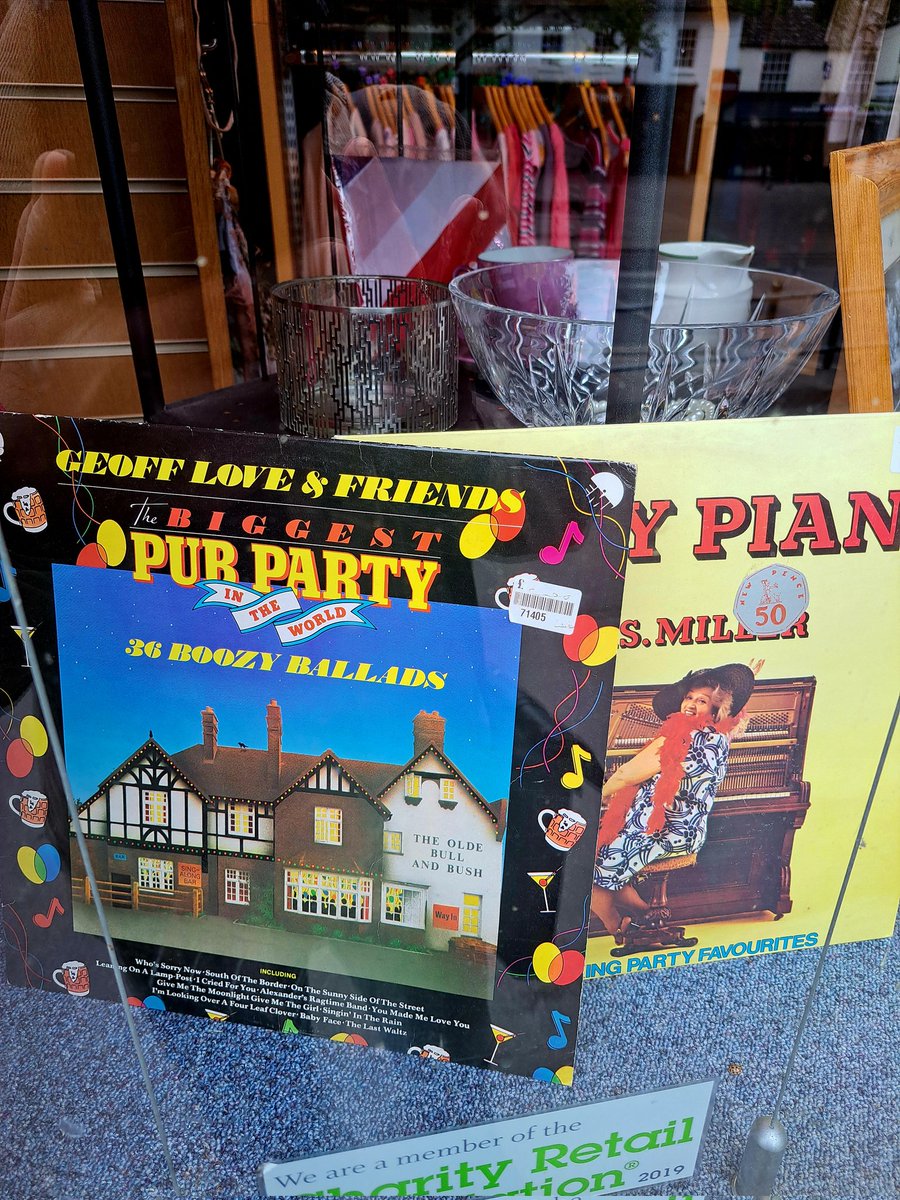 DavidKerekes2's tweet photo. "30 booze ballards." Geoff Love and his orchestra got about a bit. Which vinyl of theirs did you have in the house as a kid? #GeoffLove #charityshop https://t.co/77paTbANsP
