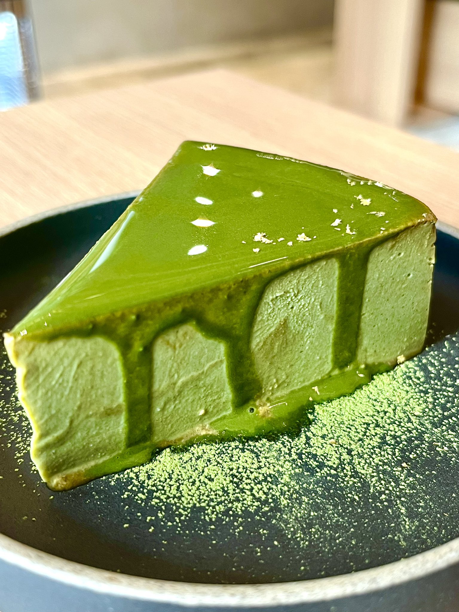 プリン王子 プリンジャーナリスト プリン研究家 芝公園にある Lit Coffee Amp Tea Stand の煎茶プリンが濃厚なめらかでうますぎた 色鮮やかな緑色のプリンはケーキのような見た目でため息がでるほどうつくしい かためでねっとりとていて煎茶本来の