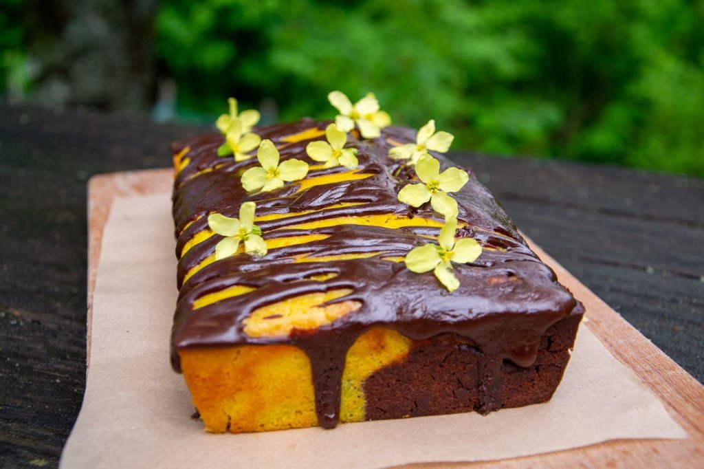 yummyveganasian's tweet photo. Classic #vegan Marble Loaf Cake #recipe. Decorated the cake with edible broccoli flowers. #RecipeOfTheDay 

https://t.co/fqvRRh0zb0 #food  #plantbased #photos #blog on #HIVE by @blackberryskunk https://t.co/s43Ky91ssl