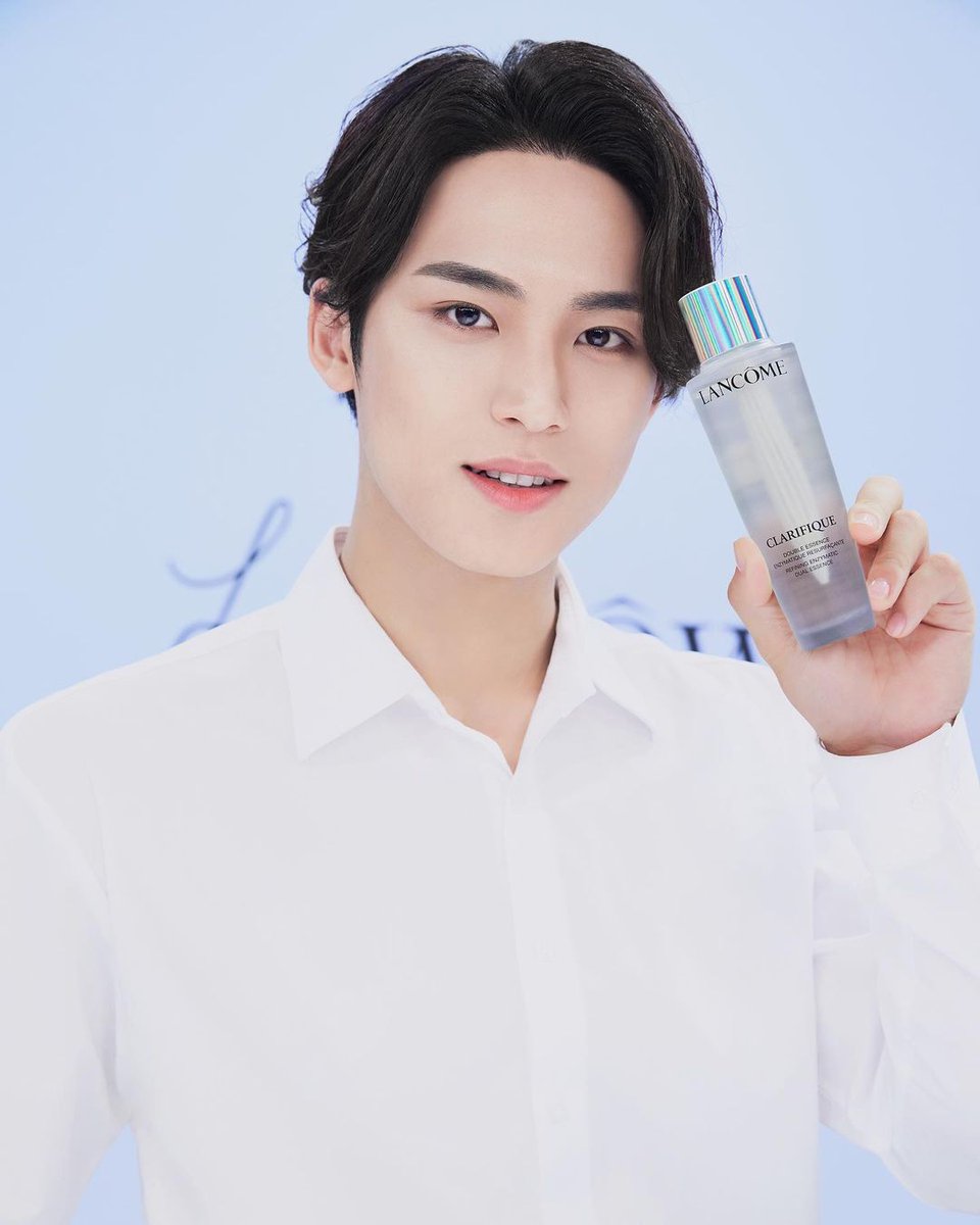 CCT_MINGYU's tweet photo. "A live show with SEVENTEEN Mingyu, who showed a shining presence as a virtual host at the Lancome Clafifique Virtual Pop-up Store."
#LANCOMExMINGYU
#MINGYU #세븐틴 #민규
@pledis_17 https://t.co/IAaiYqGR9W