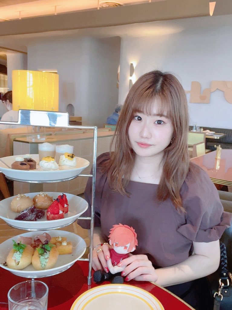 Bar1almond's tweet photo. 【5月22日 ゲスト】

🥕むぎ(@a_yayuki )
🥕きい(@comano__ )

当日はウマ娘の衣装(制服)で13:00~lastでお待ちしてます🎀 https://t.co/ixsdhRh3aC