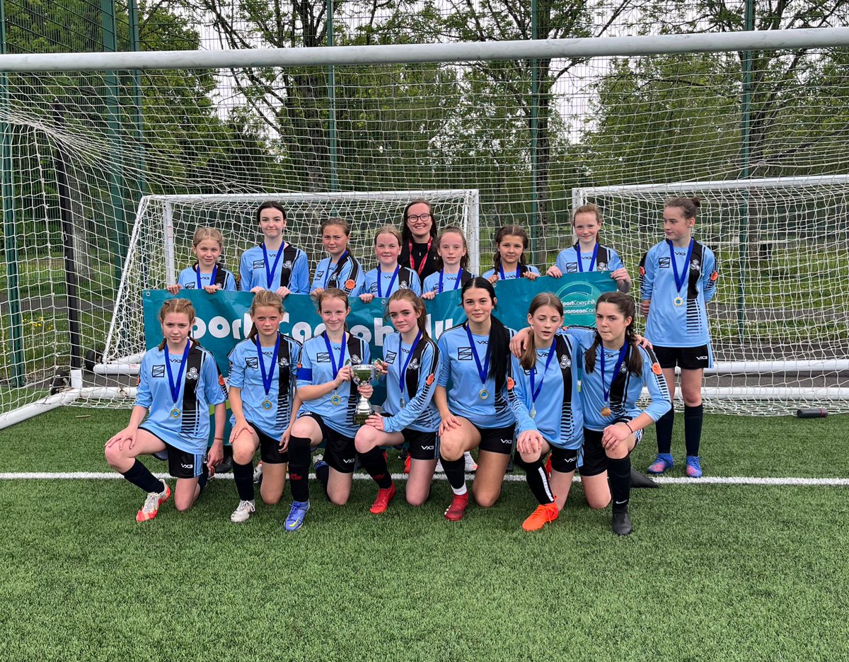 Blackwood_Comp's tweet photo. Another fantastic win from @Blackwood_Comp football, with our Under 13 girls team winning the Caerphilly Cup yesterday afternoon 7-1!!! Well done girls, superb!!⚽️🏆 @blackwood_pe @CaerphillyCBC https://t.co/JvvfU6lMO9