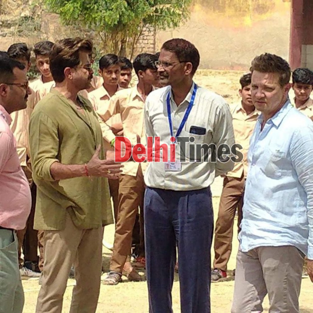 PuneTimesOnline's tweet photo. #EXCLUSIVE: @AnilKapoor gets #spotted as he shoots for a project with #Avengers star @JeremyRenner in #Alwar, #Rajasthan 

#AnilKapoor #JeremyRenner #Marvel #Hawkeye #MarvelsAvengers #Hollywood #Bollywood https://t.co/w8PbD2SyDe
