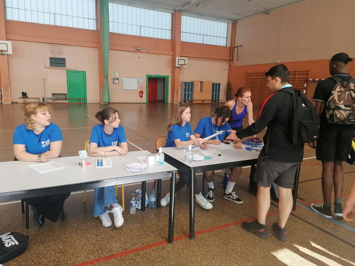ArmandLycee68's tweet photo. #solidarité action contre la faim. En route pour la course contre la faim édition 2022. 500 élèves du lycée participent à l'événement ! Merci au CVL et aux professeurs d'EPS pour l'organisation ! @acstrasbourg @Mulhouse_presse https://t.co/aR2Ep0HaZ4