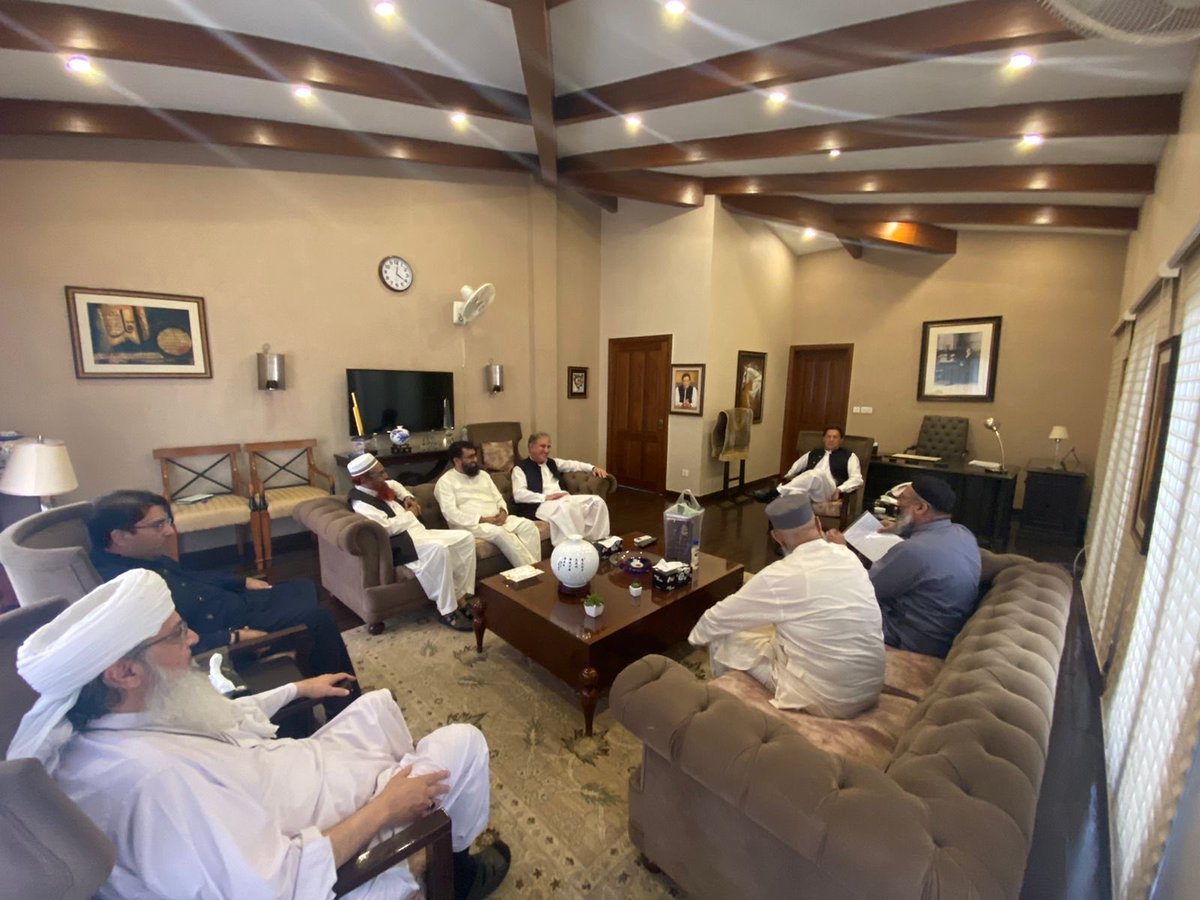 OryaMaqboolJan's tweet photo. ڈاکٹر اسرار احمد کی تنظیم اسلامی کے وفد کی امیر شجاع الدین شیخ کی سربراہی میں عمران خان سے ملا قات ۔ ڈاکٹر اسرار کے صاحبزادے آصف حمید بھی شریک ۔ یہ ہے اصل دینی رویہ ۔ جب مقابلہ اللہ کے واضح دشمن اور وقت کے طاغوت امریکہ سے ہو تو اپنے تمام اختلافات پس پشت اور باطل سے جنگ پہلے https://t.co/G3GyGrTLiP