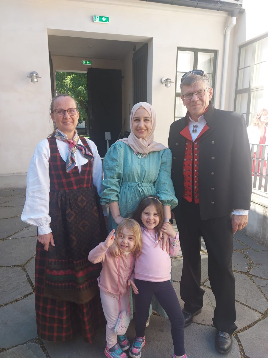 'Thank you for choosing this land!' These were the words of the rector of university of Oslo @sveinstlen on Norway's national day celebration #photobmbed by Mariam & kate #Gratulerermeddagen