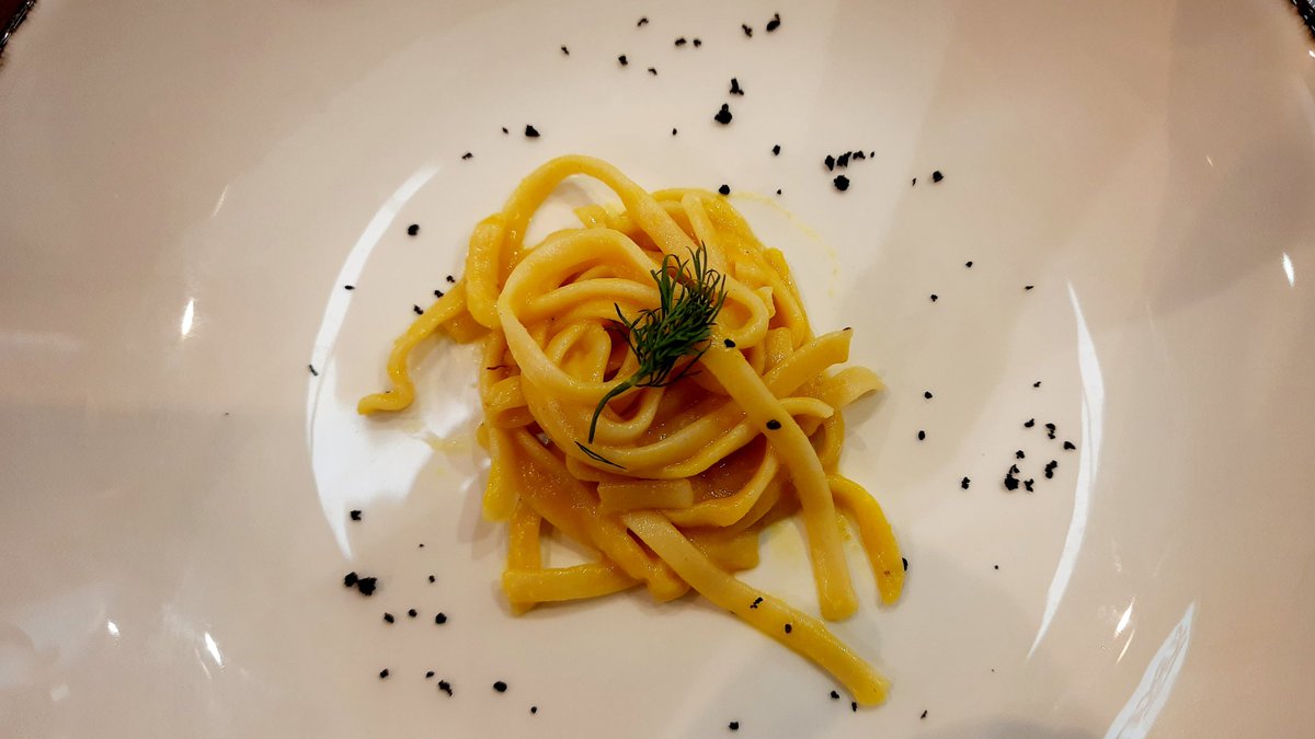 JonathanChefYPC's tweet photo. Una Carbonara leggera? Esiste 🤪
-TAGLIAYELLE DI CAVOLFIORE ALLA CARBONARA-
#surgital #surgitalpasta #divinecreazioni #pasta #pastafresca #cavolfiore #carbonara #vegetarianfood #vegetarian #cucinacreativa #cucinamoderna #cucinagourmet #solocosebuone #cibusparma #cibus #cibus2022 https://t.co/xg094hQKpa