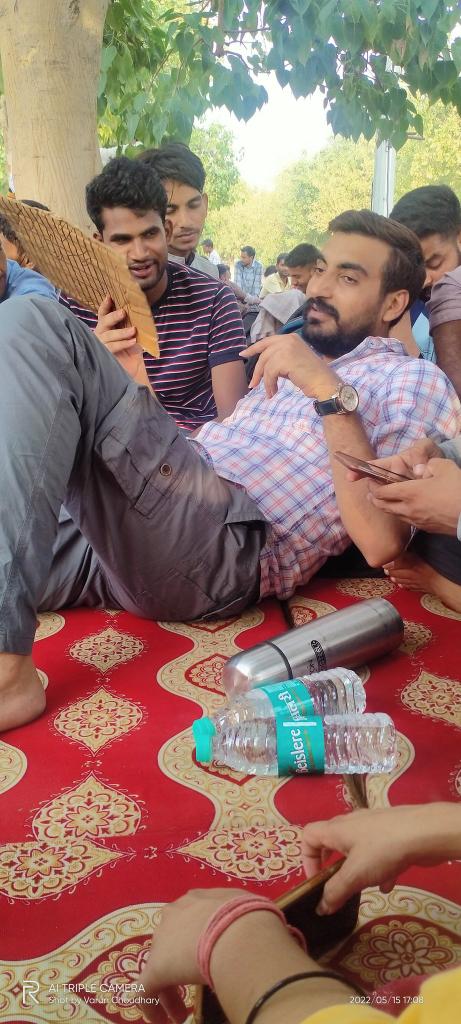 kaushik_rdx007's tweet image. #RELEASE_VIVEK_SIR
#Release_Vivek_sir
दोस्तों हमारे आदरणीय sir विवेक sir को कल रात से नजरबंद कर लिया है पुलिस ने उन्हें पुनः वापस धरना प्रदर्शन मे लाने के लिए ज्यादा से ज्यादा रीट्वीट करो 🙏🏻🙏🏻🙏🏻🙏🏻🙏🏻🙏🏻🙏🏻🙏🏻🙏🏻🙏🏻