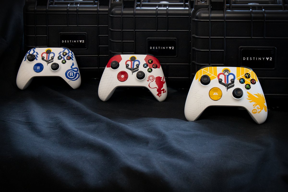 onlyrunstacked's tweet photo. Listen up gamers! We giving away a #teamhunter Xbox controller &amp; case for ANZ ONLY (suckers!) 😅

Compliments of @DestinyGameANZ as part of the Guardian Games Cup! 👀

To enter the giveaway:
- Retweet this post &amp; follow me! 😆 https://t.co/mYm9wvb2i7