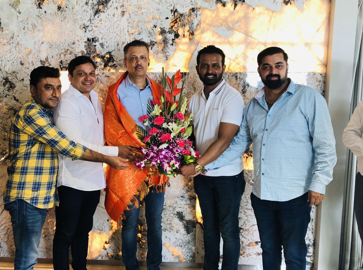 *शिवसेना पक्ष सचिव तिरुमला तिरुपती देवस्थान विश्वस्त श्री.मिलिंदजी नार्वेकर यांना वाढदिवसाच्या शुभेच्छा देताना 🚩🚩🚩 <a href="/NarvekarMilind_/">Milind Narvekar</a> <a href="/KailashKanse/">kailash kanse</a> <a href="/Gurav1Ganesh/">GaneshGurav1</a> <a href="/IMmohanGoyal/">MohanGoyal ( मोहन गोयल )</a>