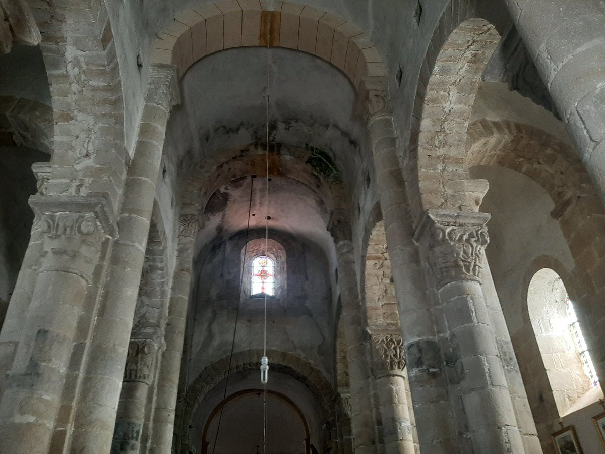 Heerlijkheyd's tweet photo. Wachtend op iemand de kerk in Biollet even bekeken. Het was er heerlijk koel.
#Frankrijk #puydedome #Biollet https://t.co/LKj0va9WX4