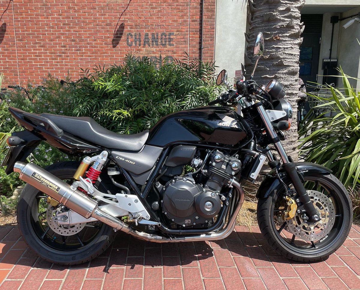 024tsujii's tweet photo. ハーレー乗りのイカした人がこんな構図で撮ってたからマネしてみた。

#バイク乗りと繋がりたい #バイク #cb400sf https://t.co/4E1C4q1s1r