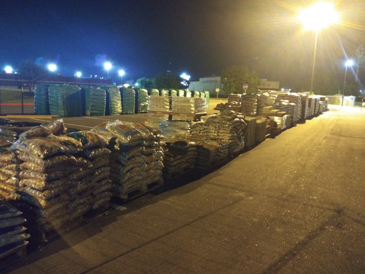 Andy31947675's tweet photo. Clean, In Stock and Ready for the day! https://t.co/EZr1wfe0xM
