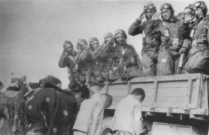 陸軍特攻隊杯 1945年5月18日16:50 陸軍特別攻撃隊 一式戦闘機8機は知覧基地を発進