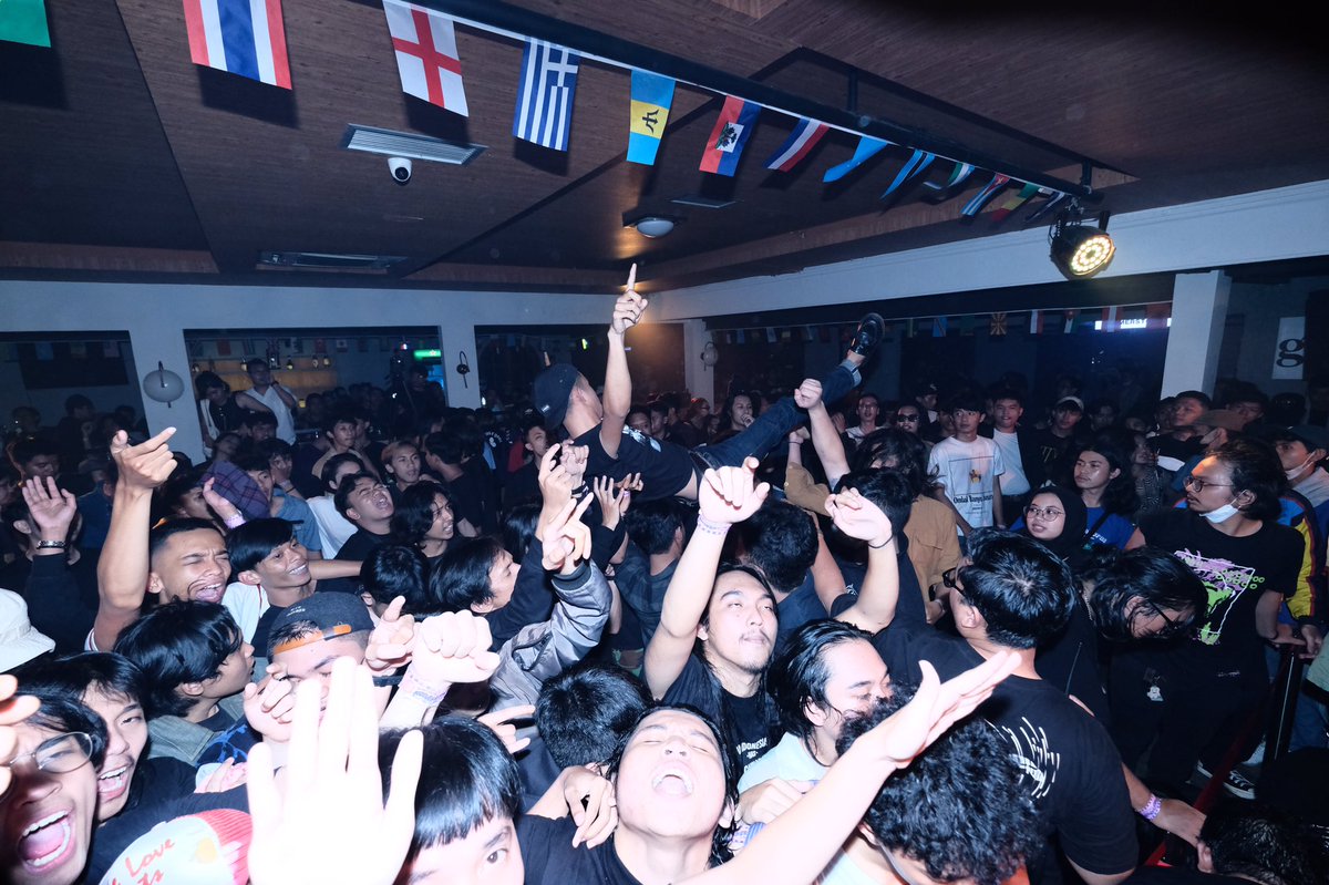 Friday, 13 Mei i’m ngeloss 🫠🎸🎺🥁

Ngeloss juga a?

📸 <a href="/dipodolan/">iftikarrr</a>