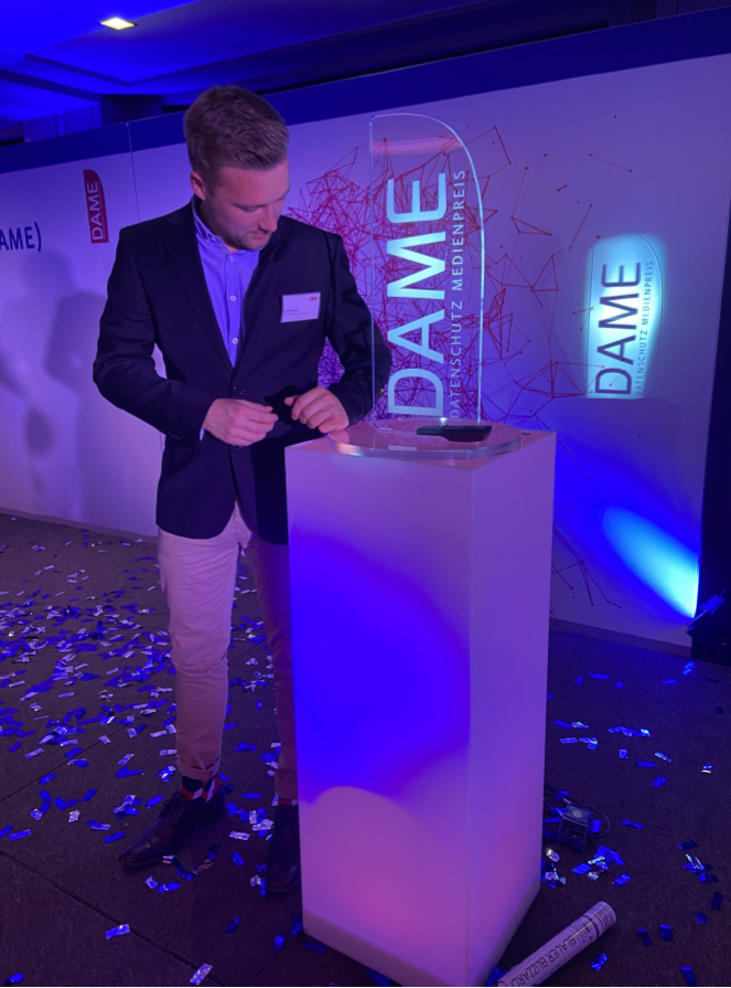 datev_stiftung's tweet photo. #DSZonTour-Es war uns ein Fest zu Besuch in Berlin zu sein!  

Viele Gespräche.  Viele spannende Impulse. Und endlich wieder persönliche Begegnungen. 

Wir hatten sinnSTIFTENDE Tage in Berlin, aber lest selbst über unseren Trip: https://t.co/keOrk3loMF https://t.co/p0UZ5q8rWd