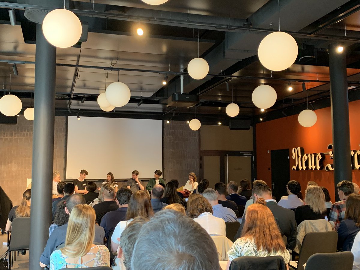 Podiumsdiskussion mit Jugendlichen zum Start in die #trendtagung Jugend und Medien des <a href="/Verlegerverband/">Verband Schweizer Medien</a>. 
Jugendlicher: „Ich höre das Echo der Zeit von <a href="/SRF/">SRF</a>, aber in doppelter Geschwindigkeit.“ 😄