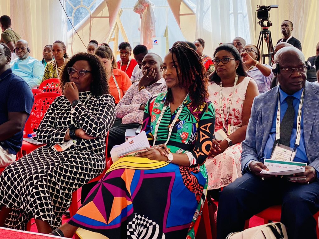 #HappeningNow: Feeding Intermediary Cities session <a href="/Africities9/">Africities-Africités</a>. <a href="/CMucavi/">Carla Mucavi</a> reiterates the role of cities that contribute to the growth &amp; functioning of national food systems, local economic growth, employment &amp; socioeconomic development of localities <a href="/FAO/">Food and Agriculture Organization</a> <a href="/UNEP_Africa/">UN Environment Programme in Africa</a> <a href="/UNHABITAT/">UN-Habitat</a>