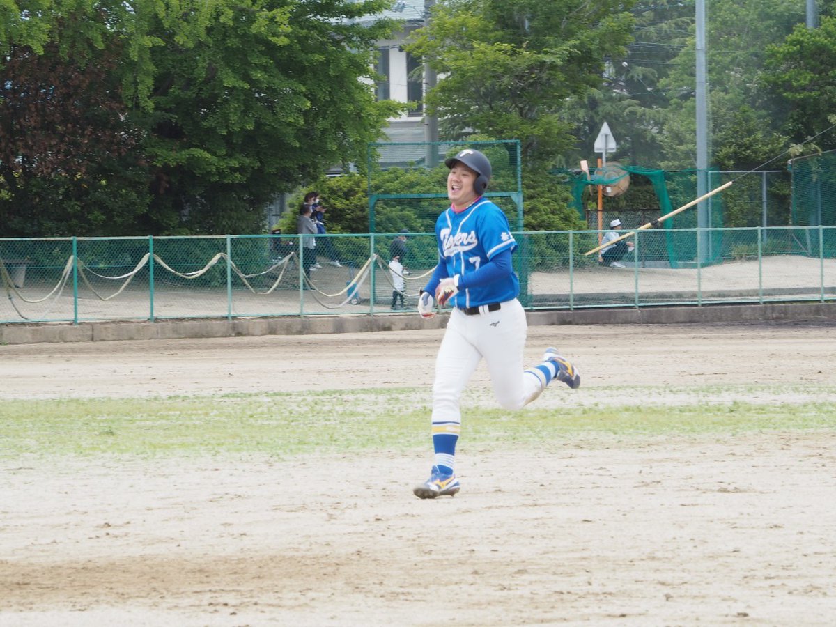 tigers_1988's tweet photo. 5/15(日)高松宮賜杯ブロック予選

☆準決勝
斑鳩タイガース 10-0 ラスカルズ

☆決勝
斑鳩タイガース 7-9 鳳仙

無念の準優勝。。
安定の準優勝🥈

#斑鳩タイガース
#悔しいですっ
#tigers
#since1988 https://t.co/v9ilJvlGlY