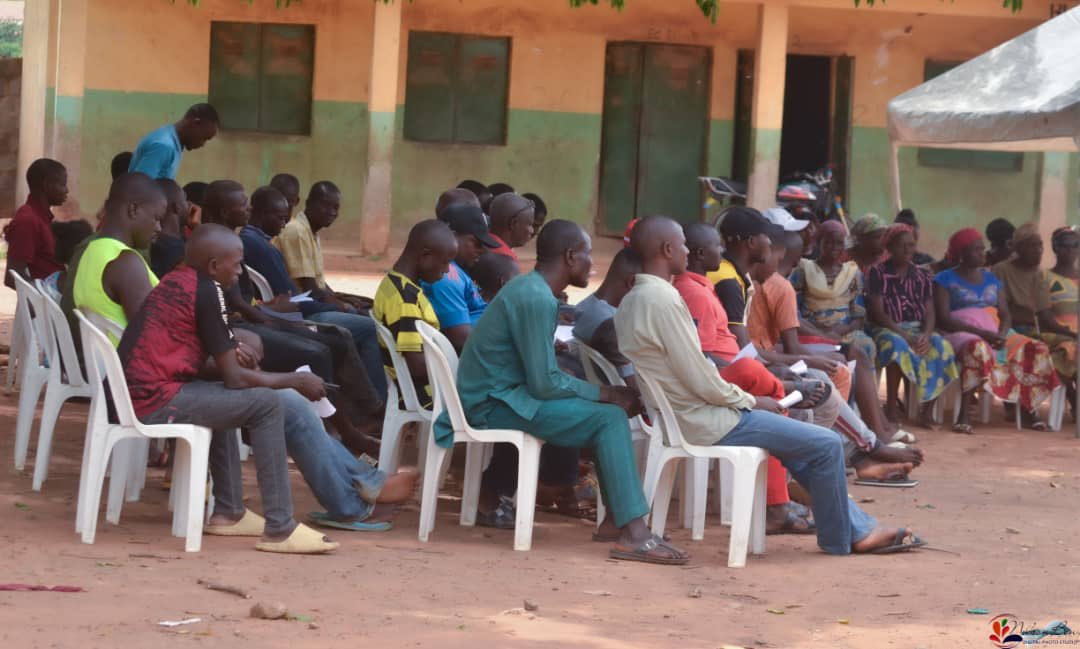 SusoProgram's tweet photo. Citizen's participation sensitization by  #SpeakUpStandOutNG activist @gloemmanuel25 promoting the participation of young persons in active politics by encouraging them to get registered with any political party of their choice.

#PVC #BIVAS #VOTERS #youthvoices #Youthaction https://t.co/XytU6EtMOG