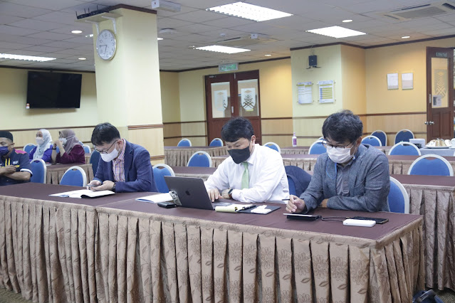 faizar's tweet photo. PTAR Received a working visit from the Korea Digital Library company FutureNuri @futurenuri
https://t.co/NiIkT9NcYw #DigitalLibrary #SmartLearning #ContentManagement #Web #Portal  #WebSearch #ElectronicLibrary #ElectronicLibrarySolution https://t.co/SbPT7Il7AV