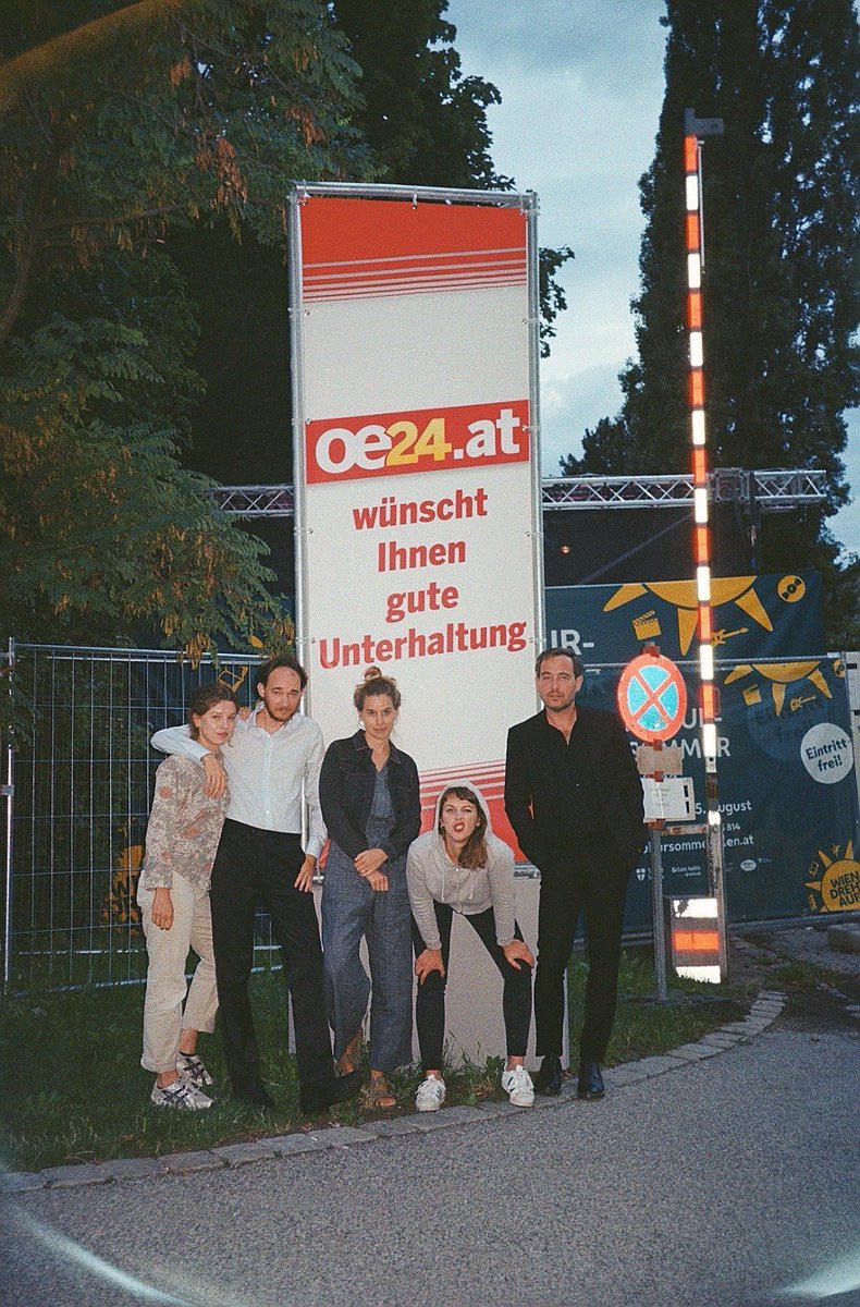 Morgen zum vorletzten Mal in Wien. Wir sagen schon mal: DANKE 😘
volkstheater.at/produktion/115…