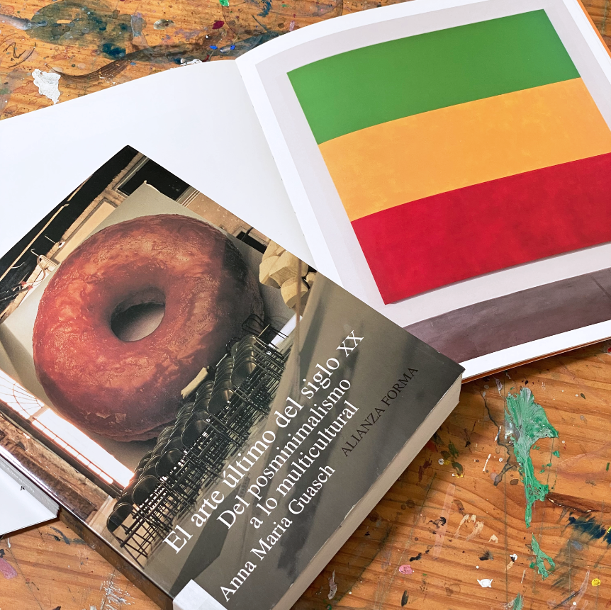 GCYComunicacion's tweet photo. #BiblioteCAC #larecomendaciondelartista
#RosaBrun nos recomienda El arte último del siglo XX. Del posminimalismo a lo multicultural: 1968-1995, de Anna María Guasch.
Recuerda que puedes consultar este libro y el catálogo de la exposición de Rosa Brun en la biblioteca del museo. https://t.co/79DVY1jSjB