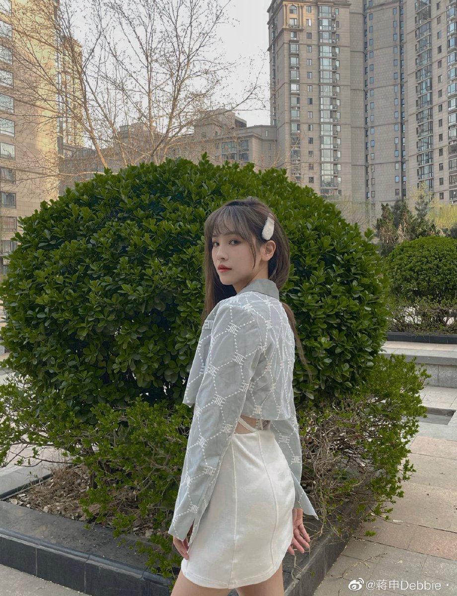 debbiejiangshen's tweet photo. 『220411 - 微博更新 Weibo Update』

#我与蒋申的365天

帮我配个文案吧[举手] 

【ENG】
#my365dayswithjiangshen 

Help me find a suitable caption

——————

》#Jiangshen #Debbie #蒋申 #蔣申 https://t.co/FBTIxw0Ngd