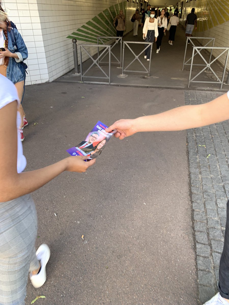 ClementAgostini's tweet image. Grosse distribution de tracts ce matin au métro Créteil Université pour @Clemence_Guette ! 

On va gagner ! 

#NUPES