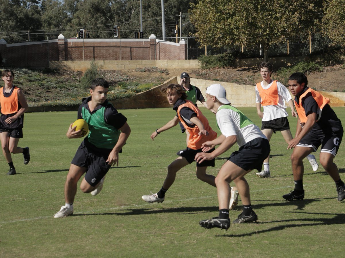 GuildfordGramm's tweet photo. This week is #NationalBoardingWeek! And it wouldn't be the same without our annual Day Students vs. Boarders Super 9s Football game to mark the week! The game was played in great spirits with the #boarders remaining undefeated and winning for the 7th year in a row! #GGSboarding https://t.co/3nKwED3RyM