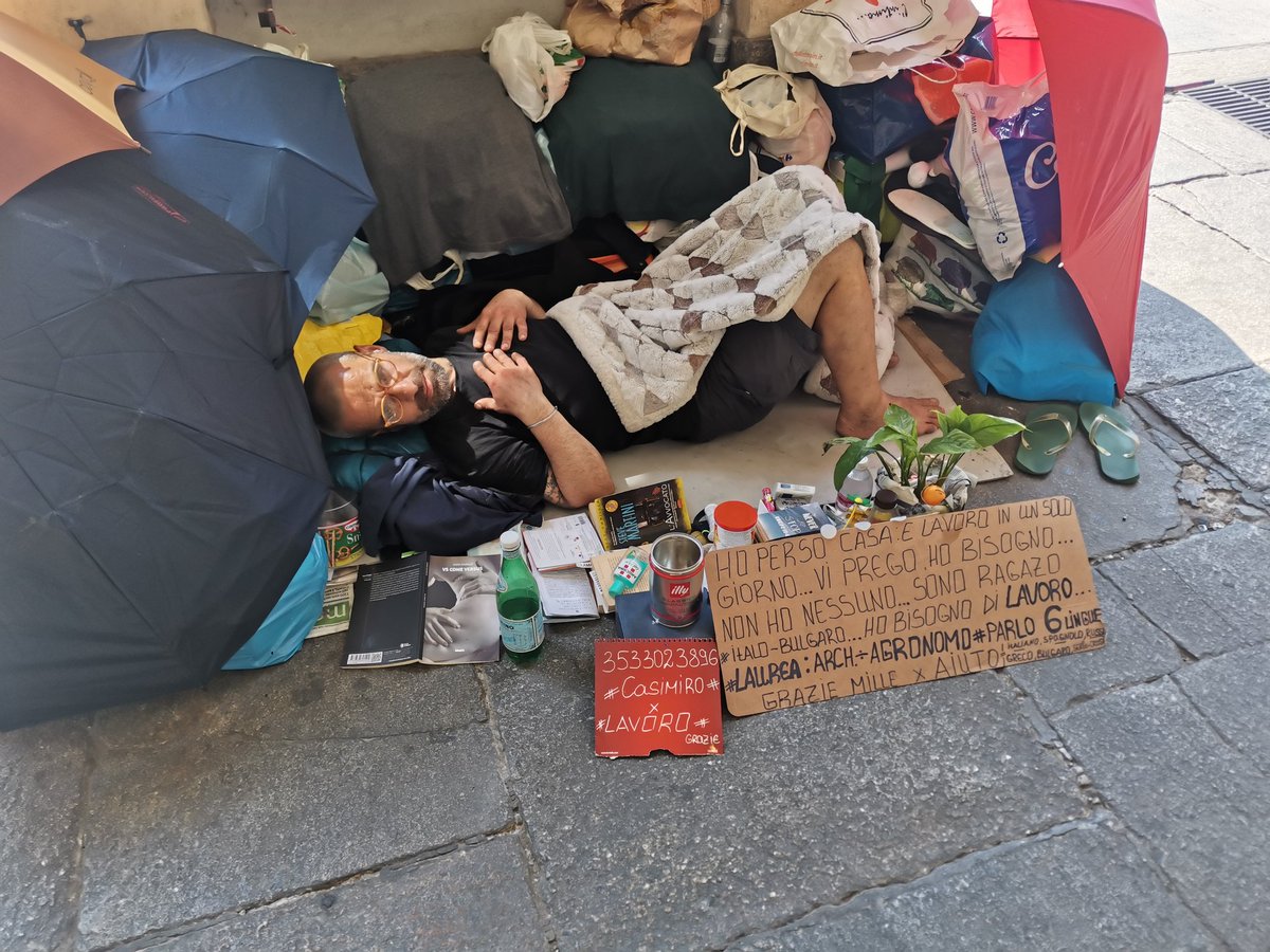 LUltimojedi's tweet photo. 18/5/22 Torino p. Zza San Carlo
Vladimiro cerca un lavoro qualsiasi..
Curriculum non da poco, condividete🍀🙏 https://t.co/cKuhC0JDu8