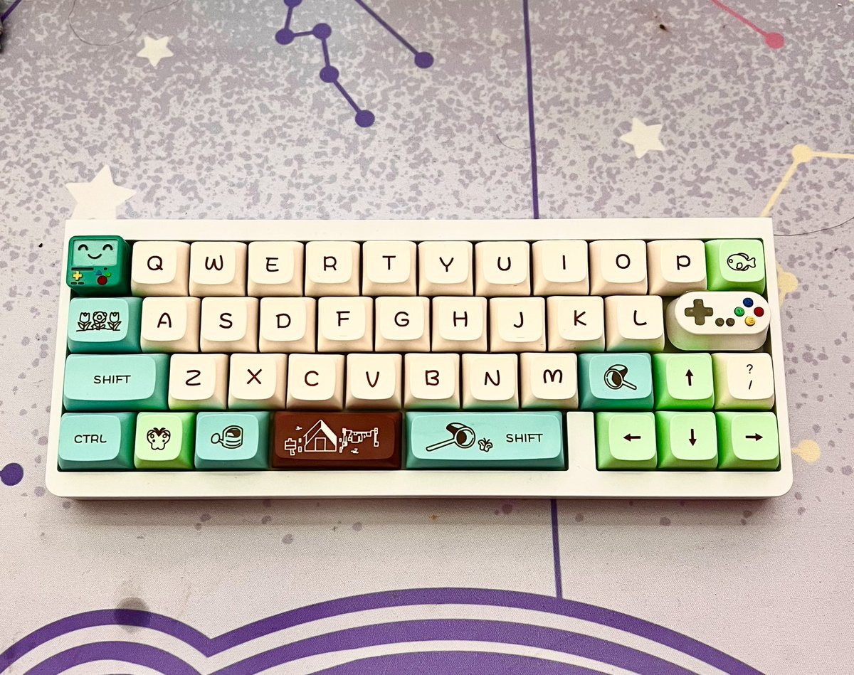kyloremipsum's tweet photo. She’s just a baby!!! Love these animal crossing keycaps on my idobao id42! 👾🎮 using #gloriouspandas is delightful even in a smaller form factor 🐼 https://t.co/bdIaj4DX4Y