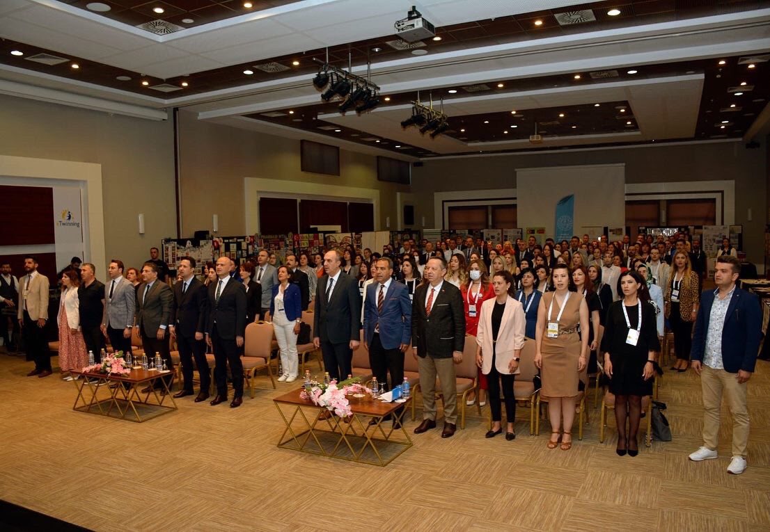 ankaramemarge's tweet photo. 11-14 Mayıs tarihlerinde gerçekleştirilen eTwinning Meslek Liseleri Çalıştayı’na başarılı projeleriyle öğretmenlerimiz davet edilmiştir. Çalıştayda MEB Yeğitek Daire Başkanı M.Hakan Bücük ve eTwinning Türkiye Koordinatörü M.Fatih Döğer ile UDS Ekibi yer almıştır.@tretwinning https://t.co/VO0yQ6K5nb