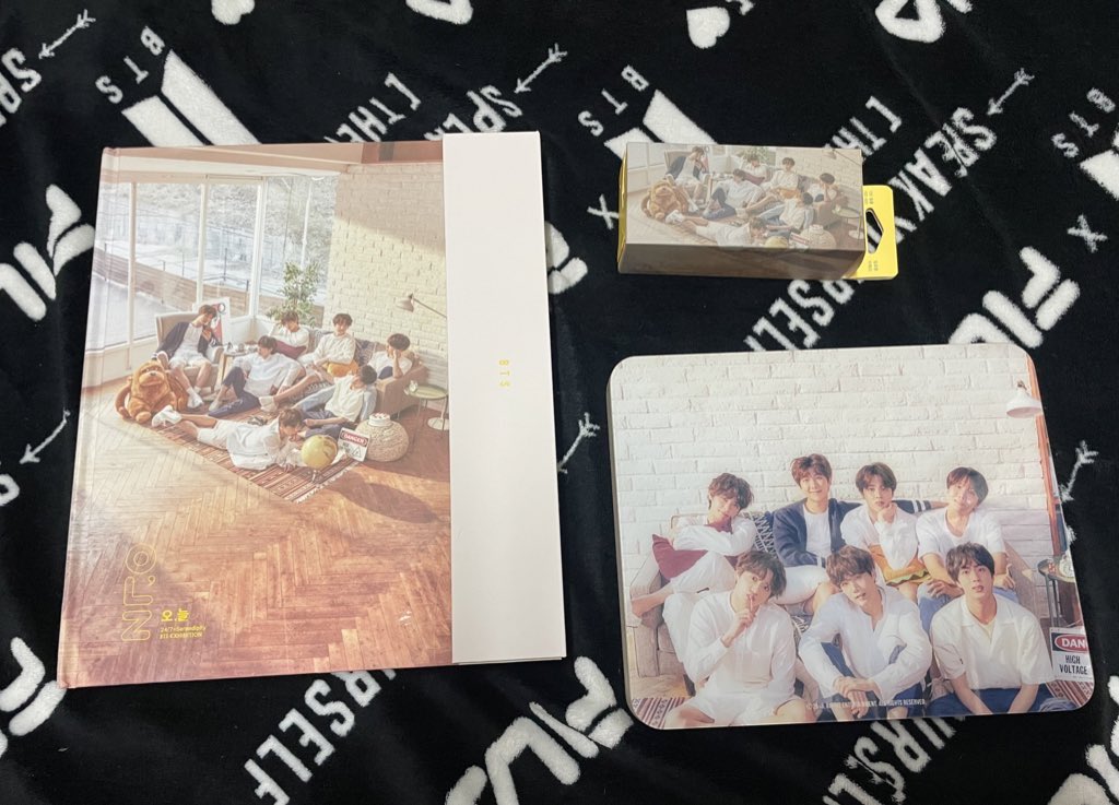 dodoxxxxx12's tweet photo. 방탄 오늘 전시회 굿즈 판매합니다 ☺️

도록 풀박 (사진 스티커⭕️) 40,000
필름카메라 20,000
전자시계 20,000

sell⭕️

ㅅㅊㅇ 방탄 포카 교환 양도 앨범 디비디 포토북 미니포카 피켓 남준 윤기 석진 호석 지민 태형 정국 뱃지 엽서 화양연화 럽셀 콘서트 비티에스월드 페르소나 쩔어 18메모리즈 bts https://t.co/GV9AQBaenc