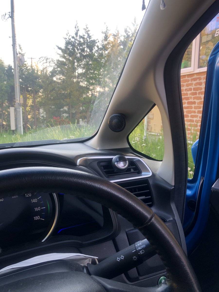 himuro918's tweet photo. 完成♪
いい音だ
埋め込みは荷物積めるしカッコ良い
#groundzeroaudio #三沢市 #fit #gp5 https://t.co/cW4jQbr2Yj
