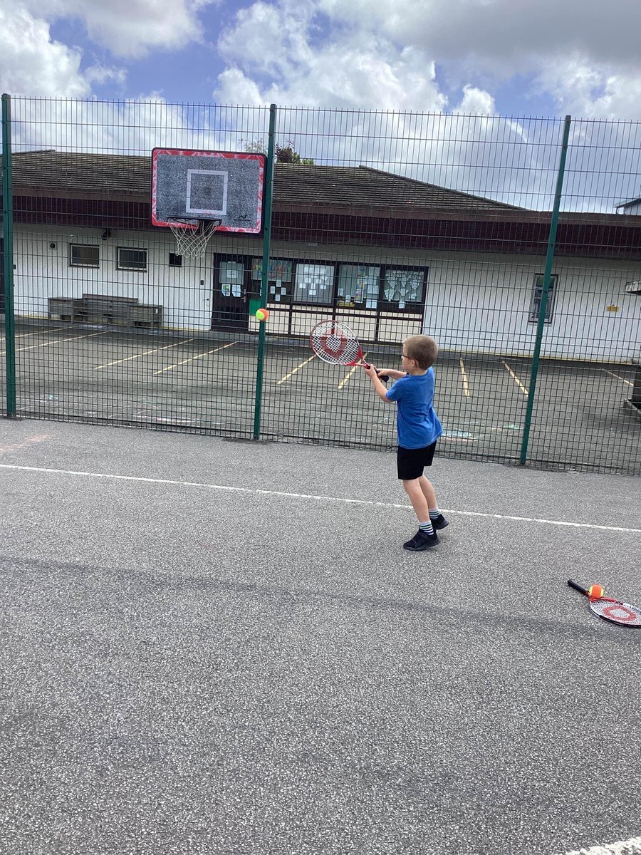 sandyacademy's tweet photo. Year 3 Ash Class have been extremely focussed this term during our tennis lessons. We have learnt different skills from how to win points to refining our forearm technique. We have used this technique to have small rallies 🎾 🌟 https://t.co/GgI50FIS8v