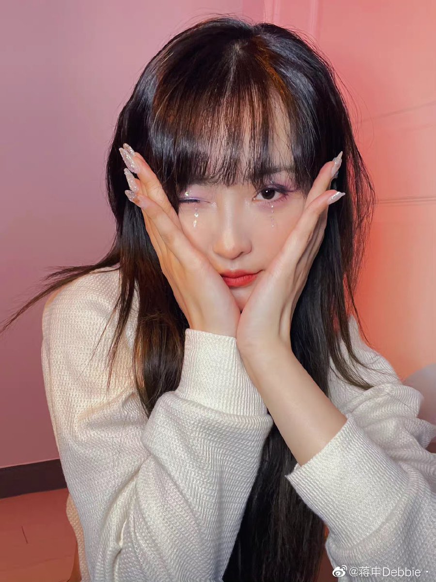 debbiejiangshen's tweet photo. 『220502 - 微博更新 Weibo Update』(1/2)

#我与蒋申的365天# 

宅家get新妆容☑️ 

【ENG】
#my365dayswithjiangshen 

Staying at home and get new make up ☑️

——————

》#Jiangshen #Debbie #蒋申 #蔣申 https://t.co/6Re5azdwXt