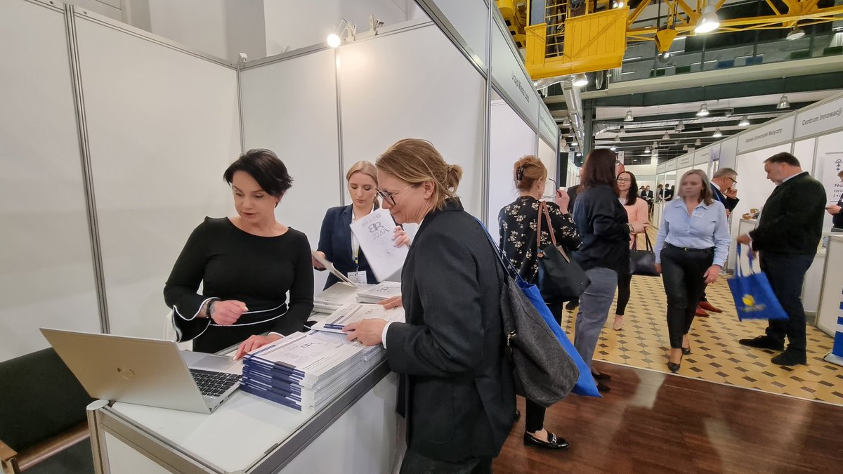 NCBR_pl's tweet photo. Dziś i jutro szukajcie naszego stoiska na targach #PACTT w @Miasto_Lodz! Doradzamy, jak sfinansować innowacyjne projekty, a już dziś o godz. 13.00 na scenie Science Business Innovation #Expo 2022 przedstawimy aktualną ofertę wsparcia #NCBR. Zapraszamy! https://t.co/WiOizXP0dM